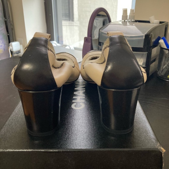 Chanel two toned block heel - Picture 4 of 4